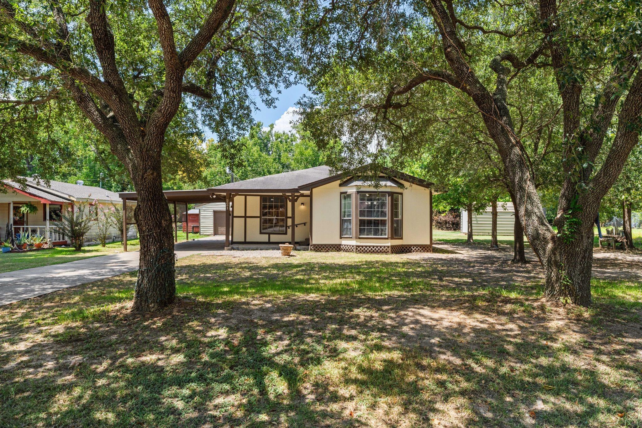 221 Oak Ridge Drive — photo