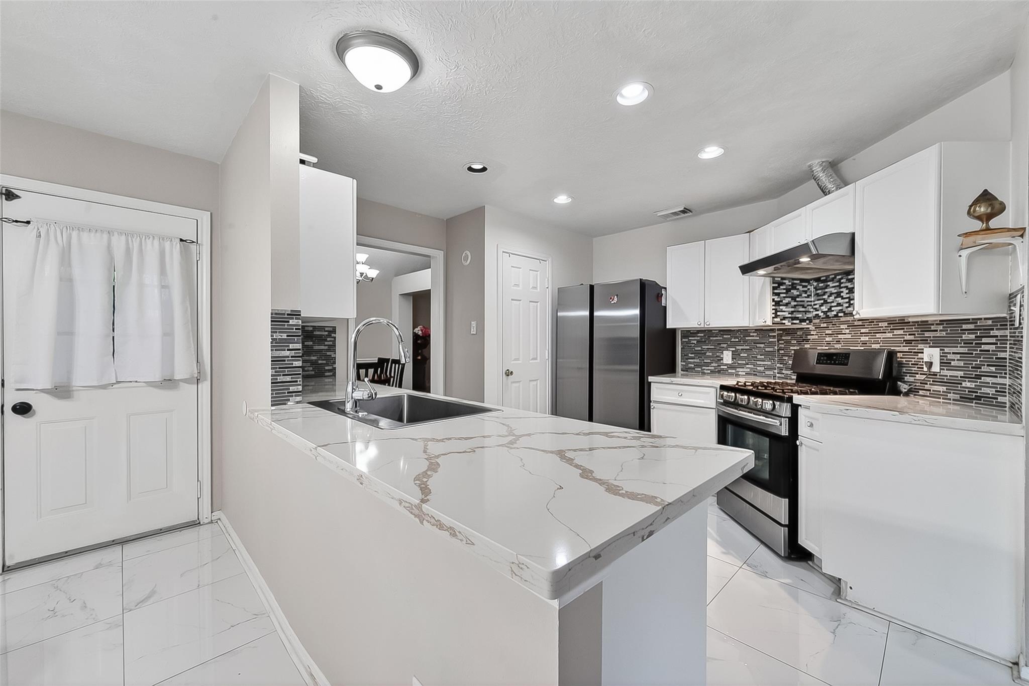 4210 W Meadows Drive — photo