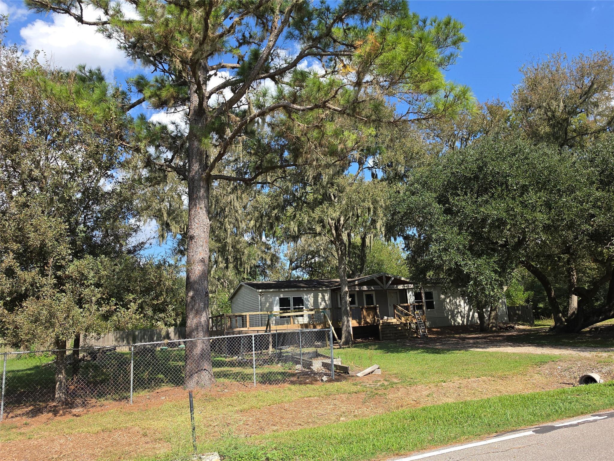 20527 Lake Forest Drive E — photo