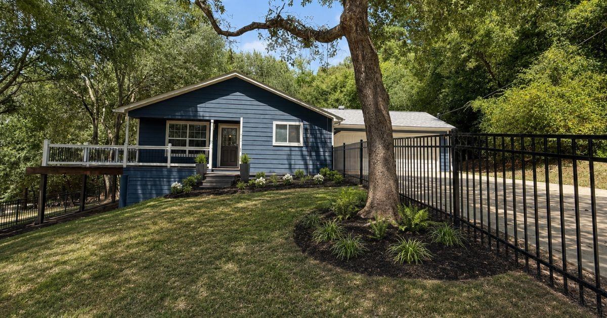 445 Loop Drive — photo