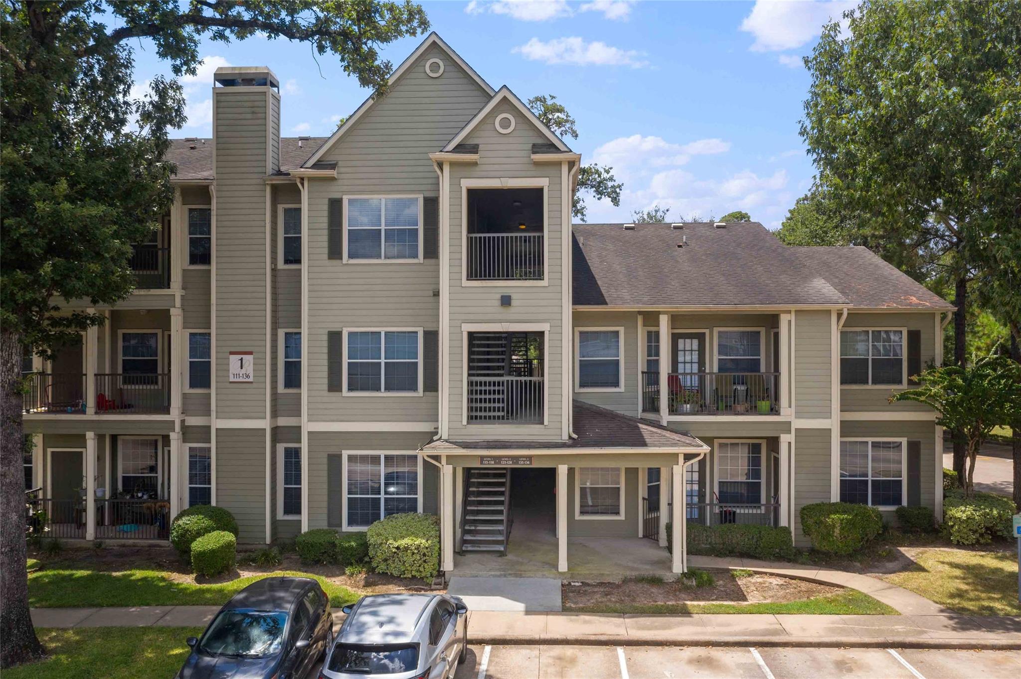 2400-1333 Spring Rain Drive — photo