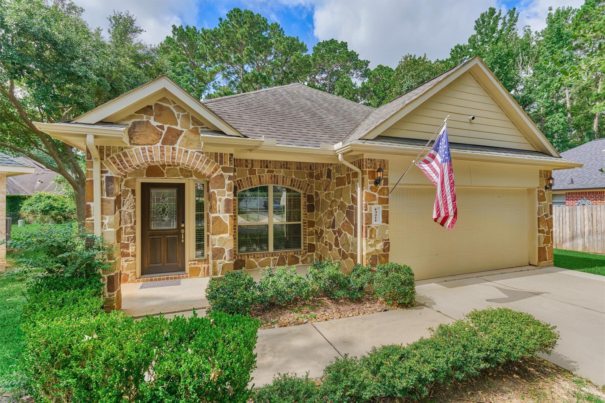 13211 Salem Circle — photo