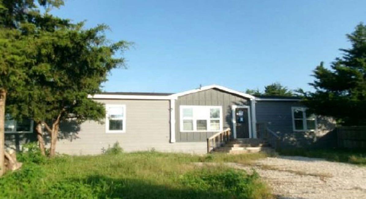 325 Club Lake Road — photo