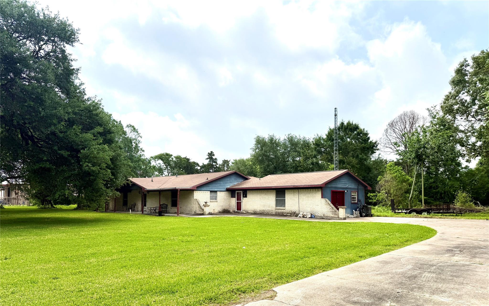 8415 Schiro Road — photo