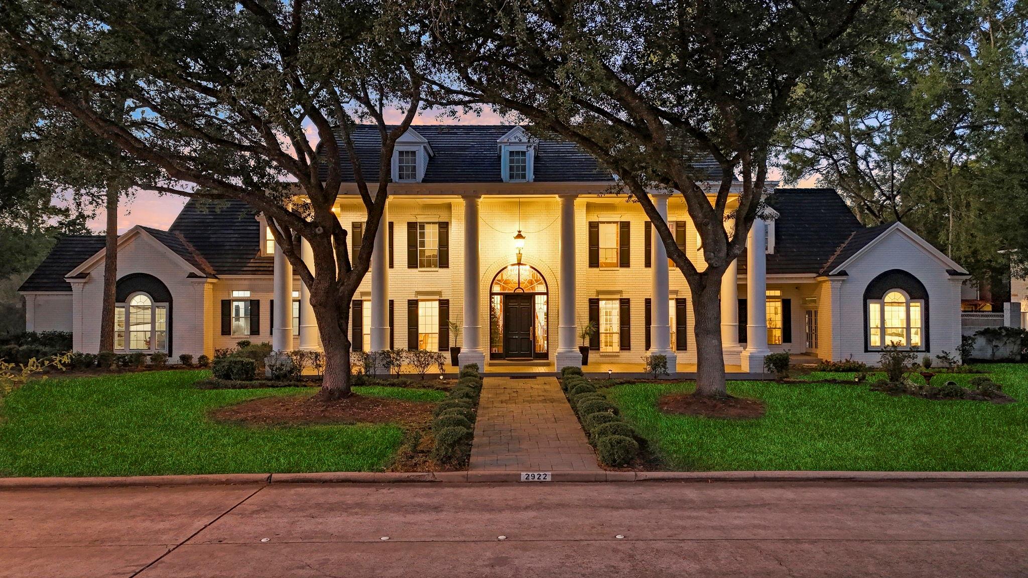 2922 Cedar Woods Place — photo