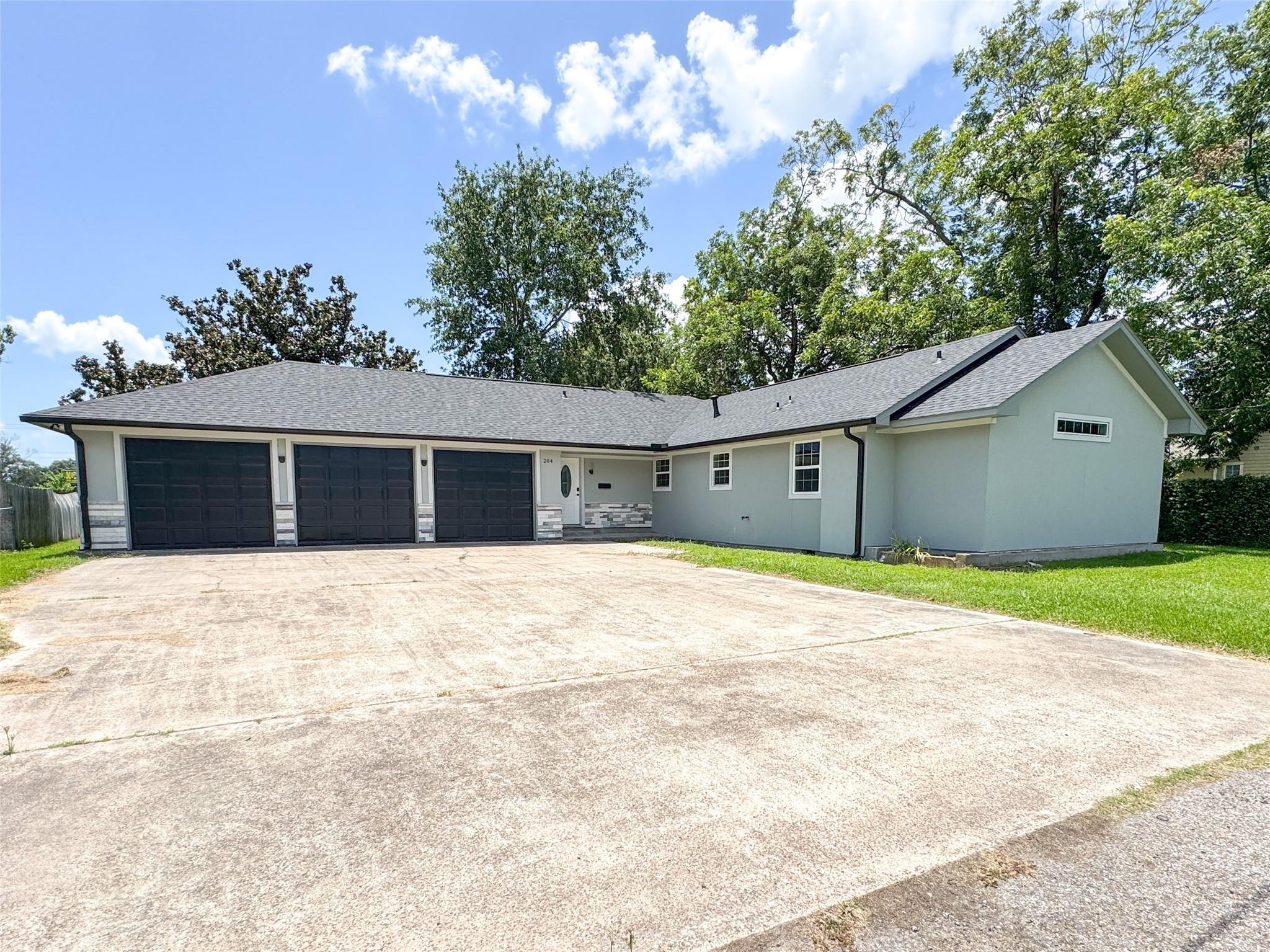 204 Dyer Street — photo