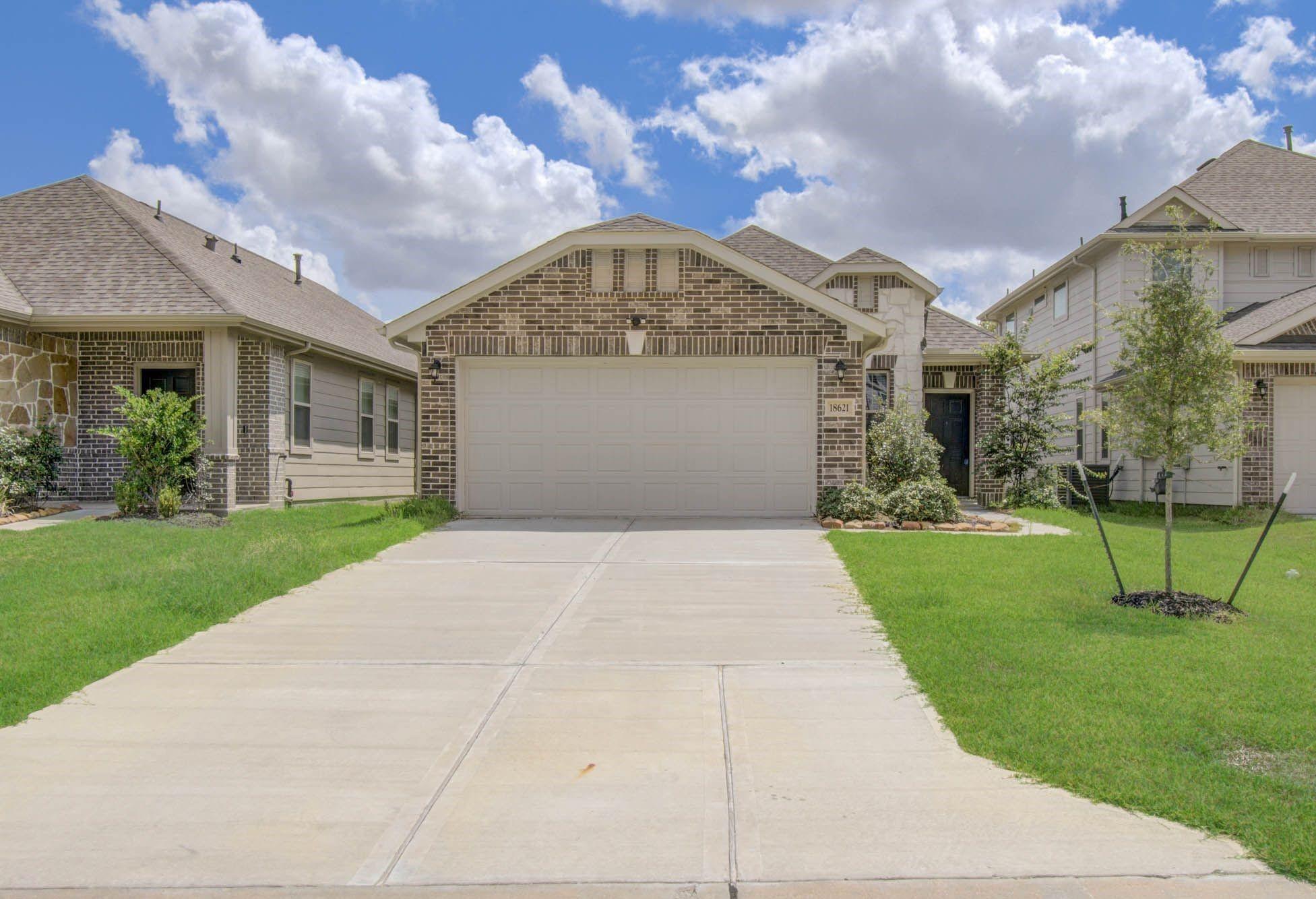 18621 Hunter William Way — photo