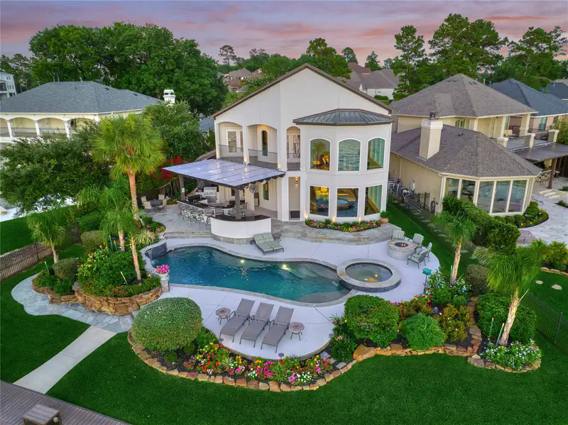 9943 Pebble View Court — photo