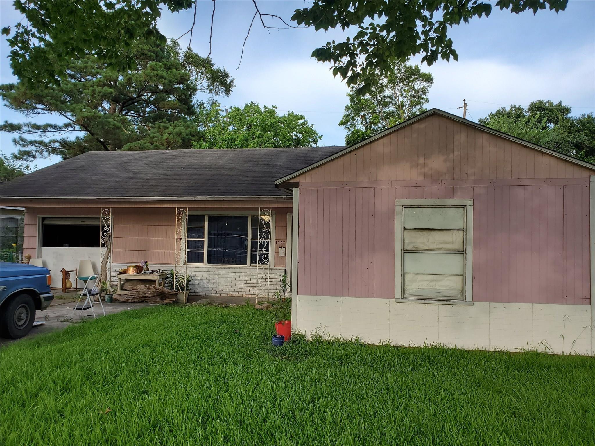 1507 Scarborough Lane — photo