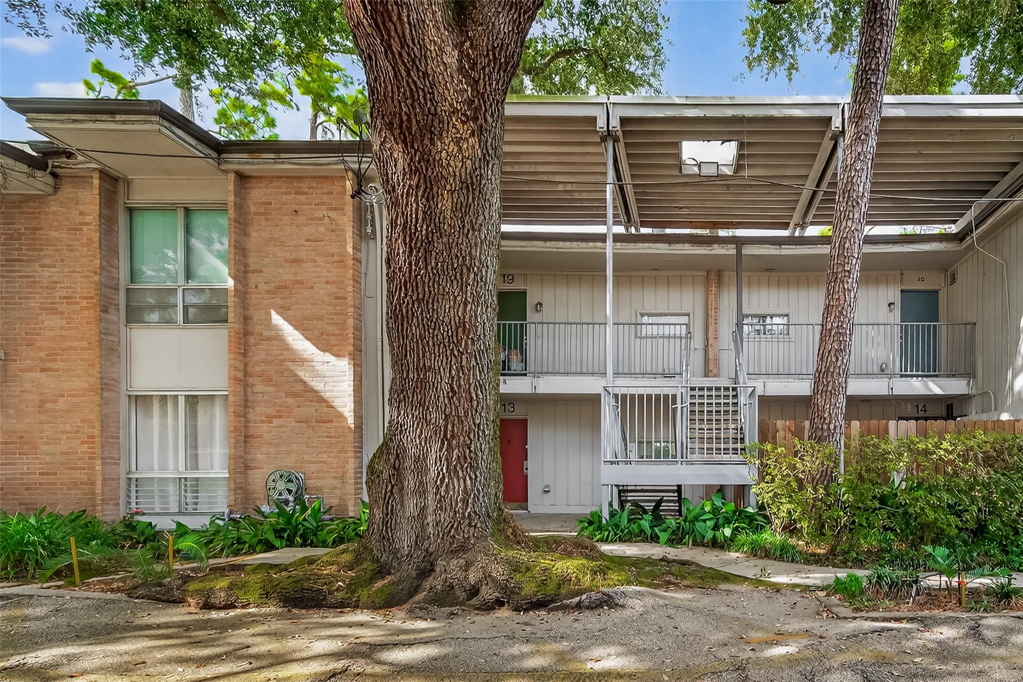 8211 Katy Freeway #19 — photo