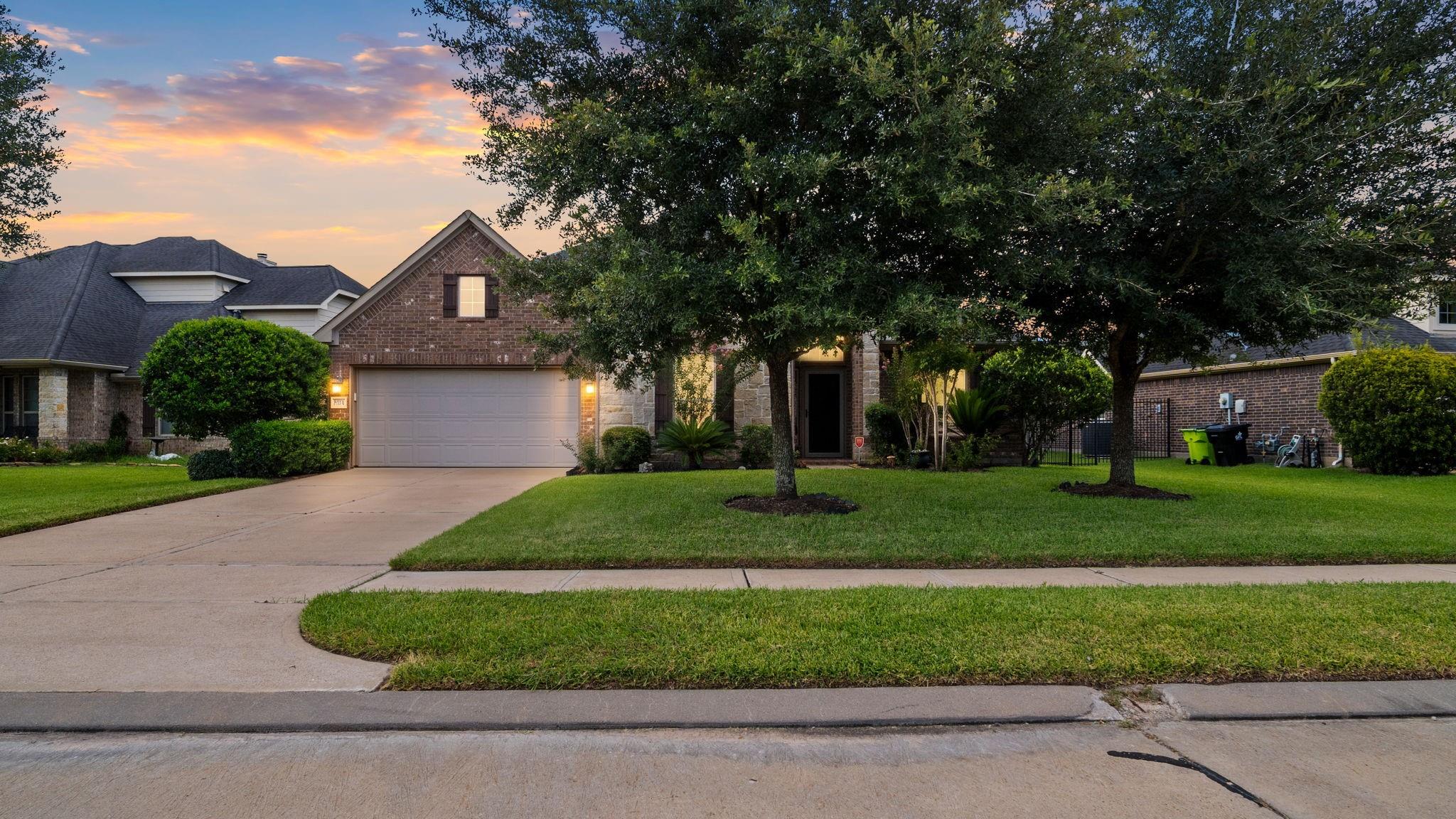 7935 Lake Commons Drive — photo