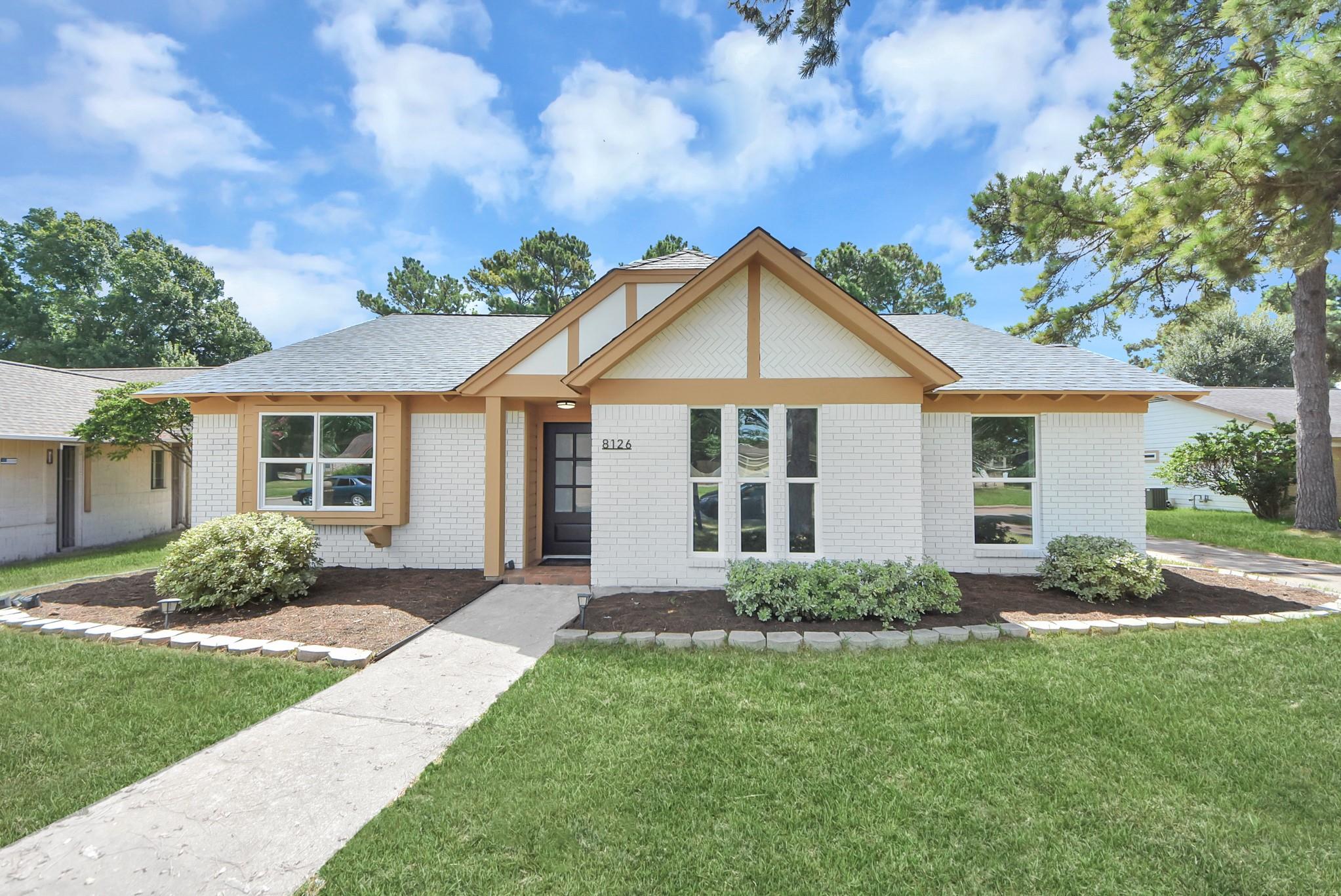 8126 Clover Gardens Drive — photo