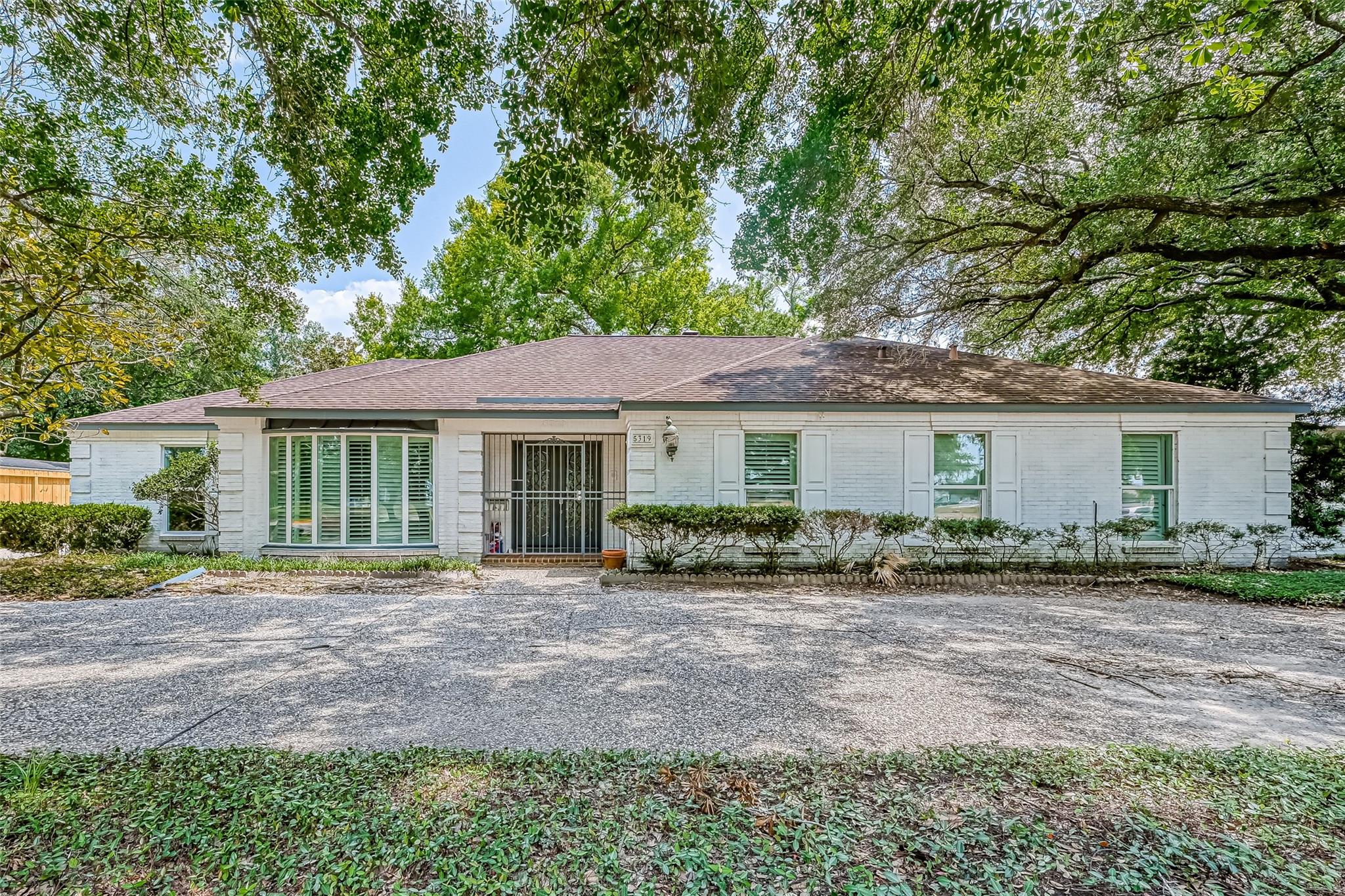 5319 S Braeswood Boulevard — photo