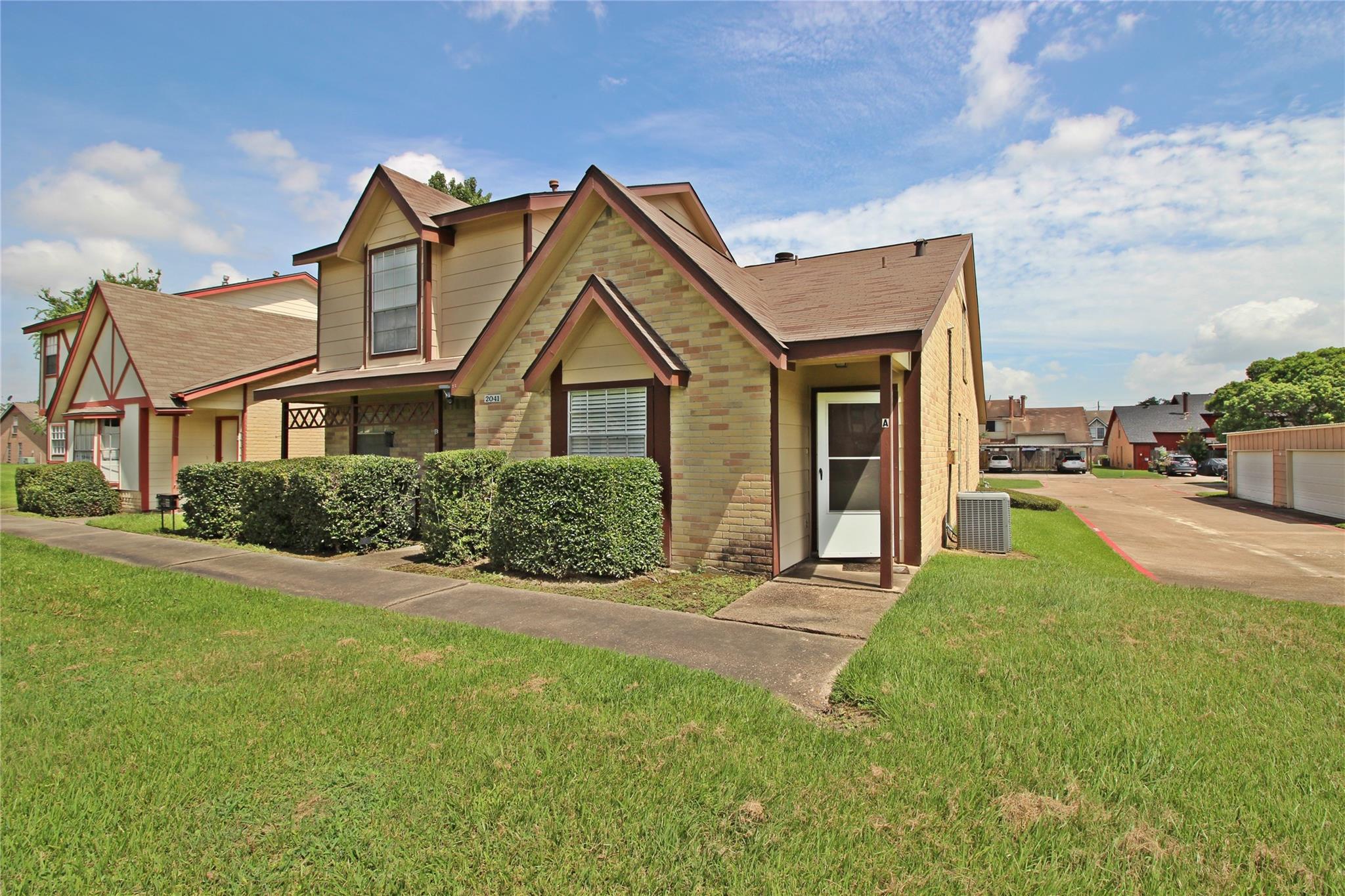 2041 Country Village Boulevard #a — photo
