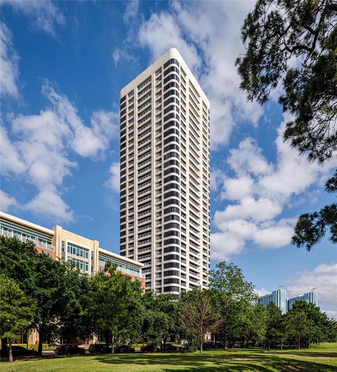 1701 Hermann Drive #21F — photo