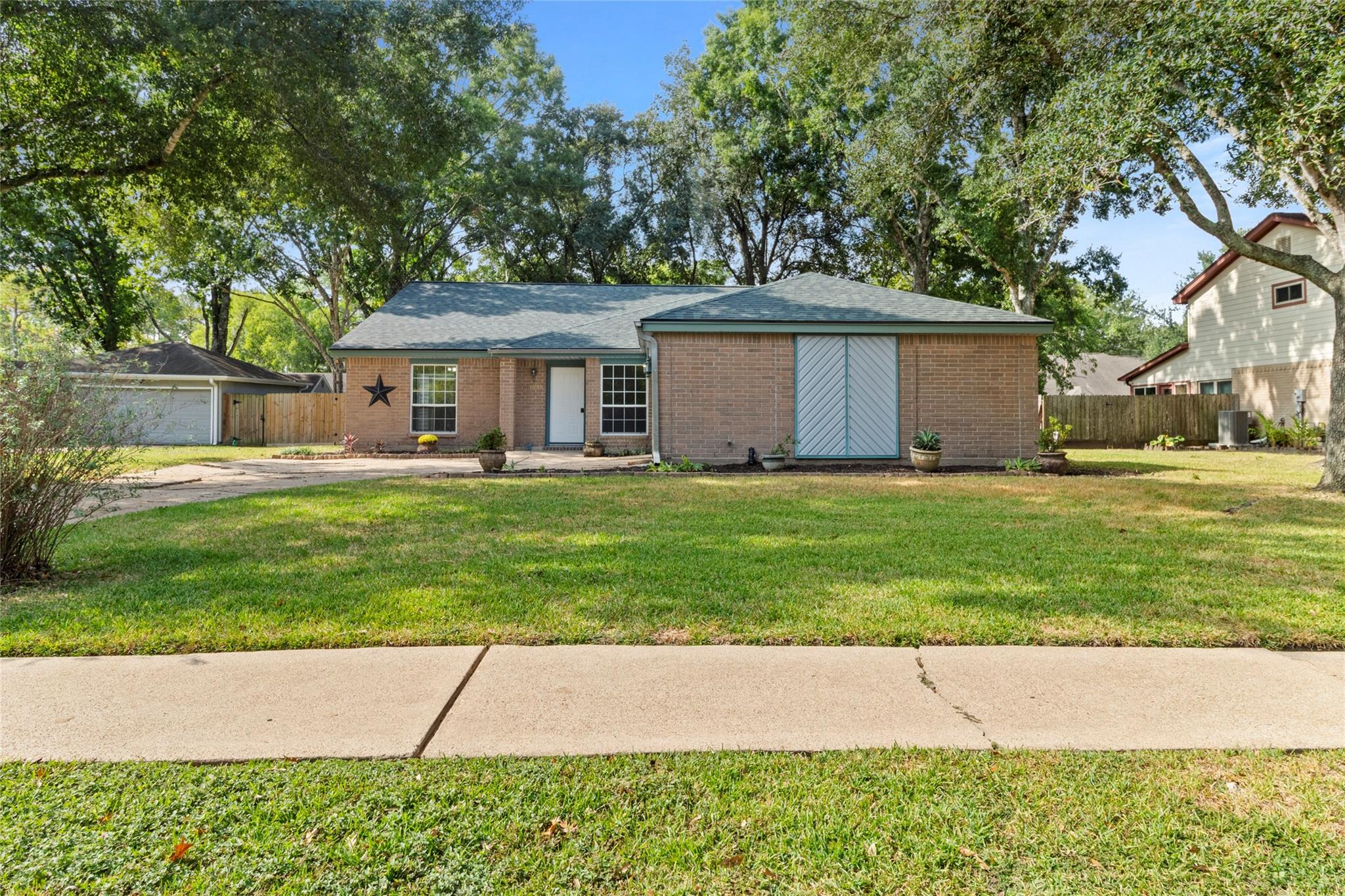1207 Yorkshire Drive — photo