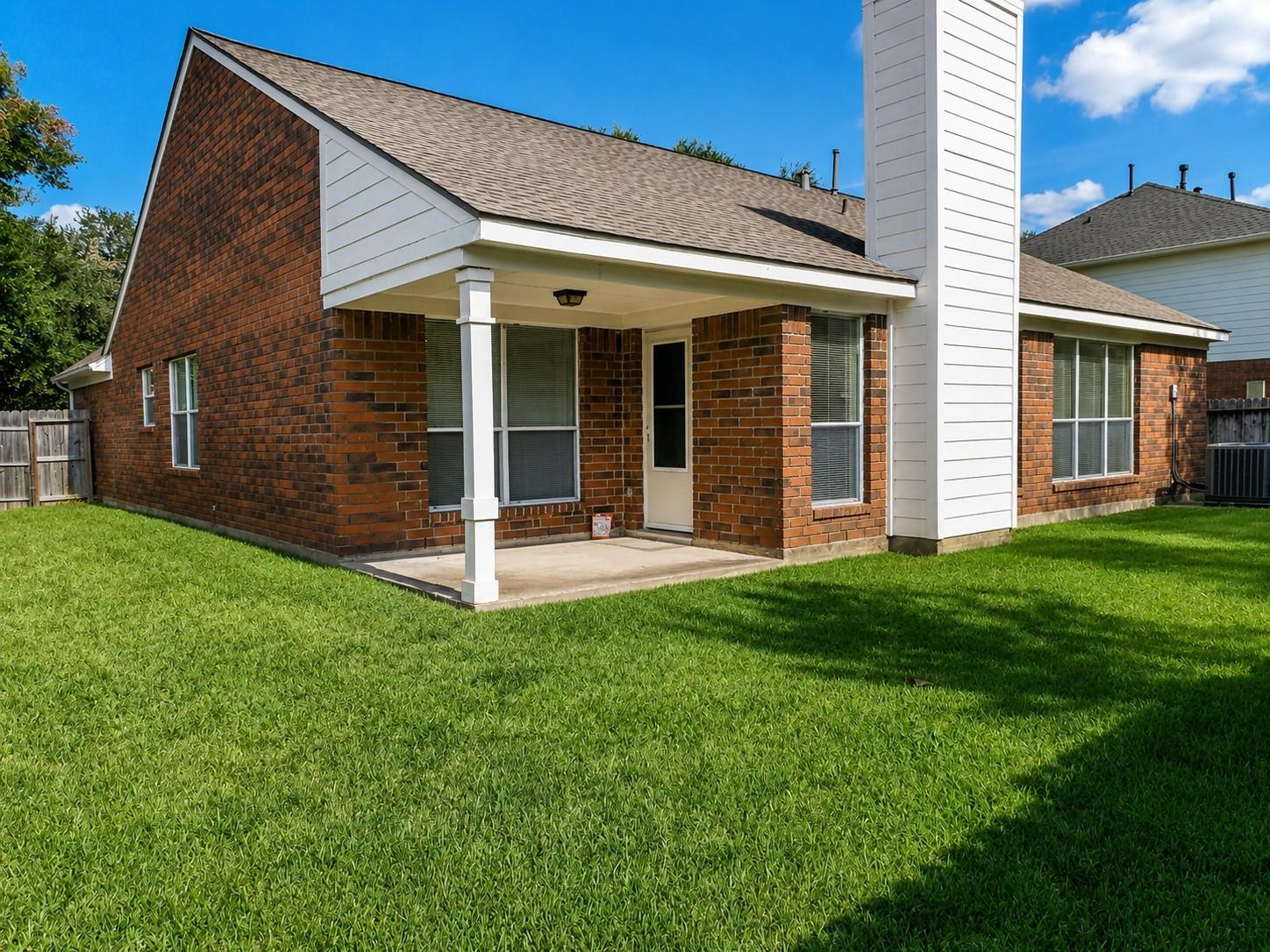 3904 Spring Circle Drive E, Pearland, TX 77584 — photo 2