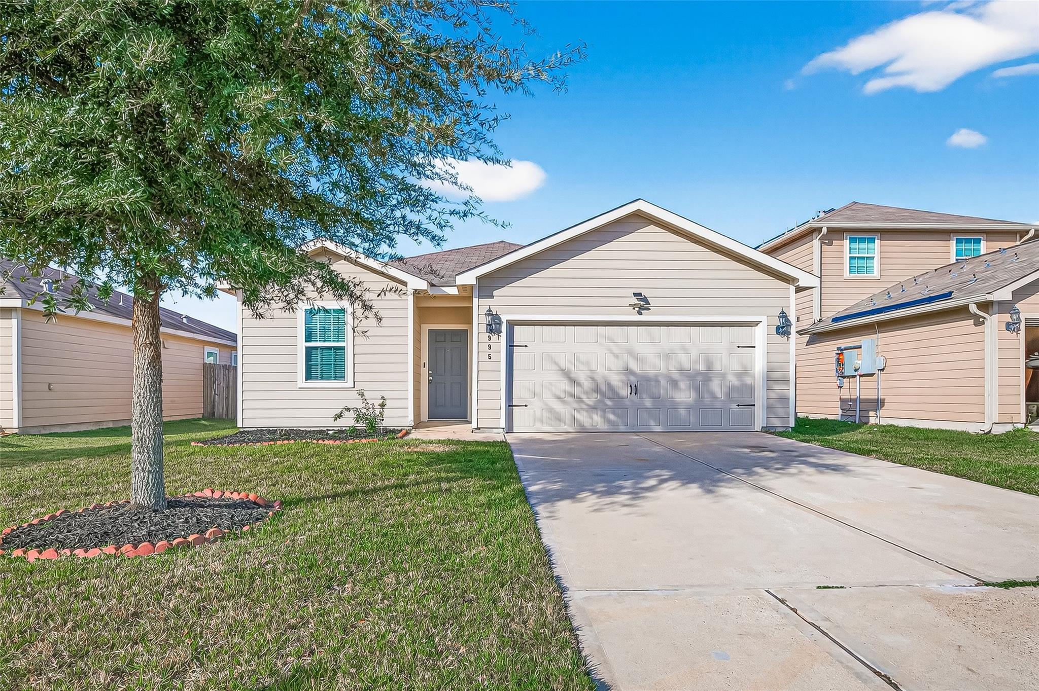 995 Lake View Circle W — photo