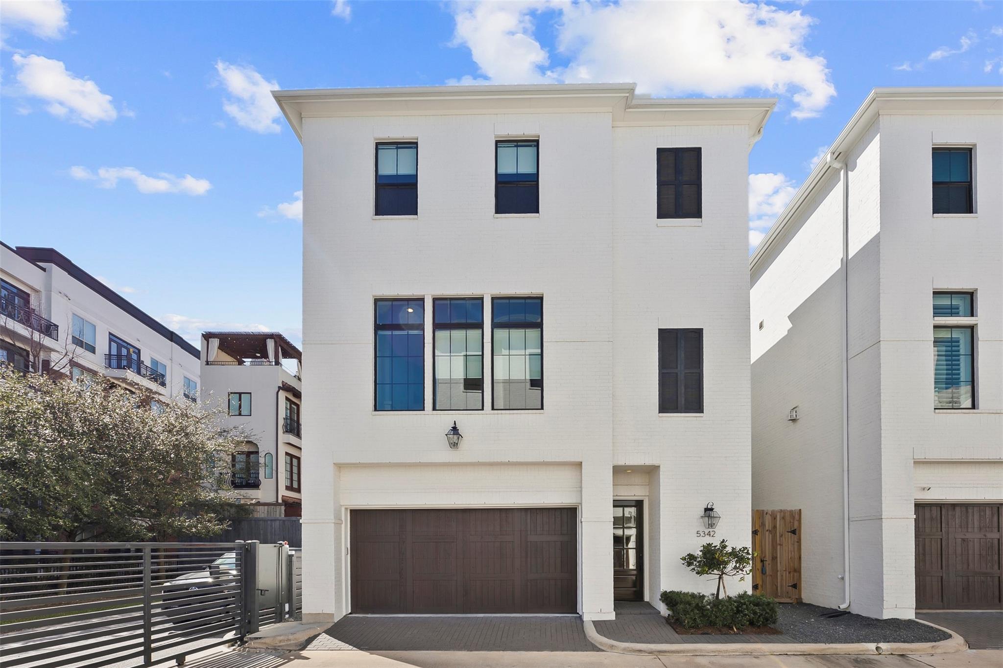 5342 Chandler Street — photo