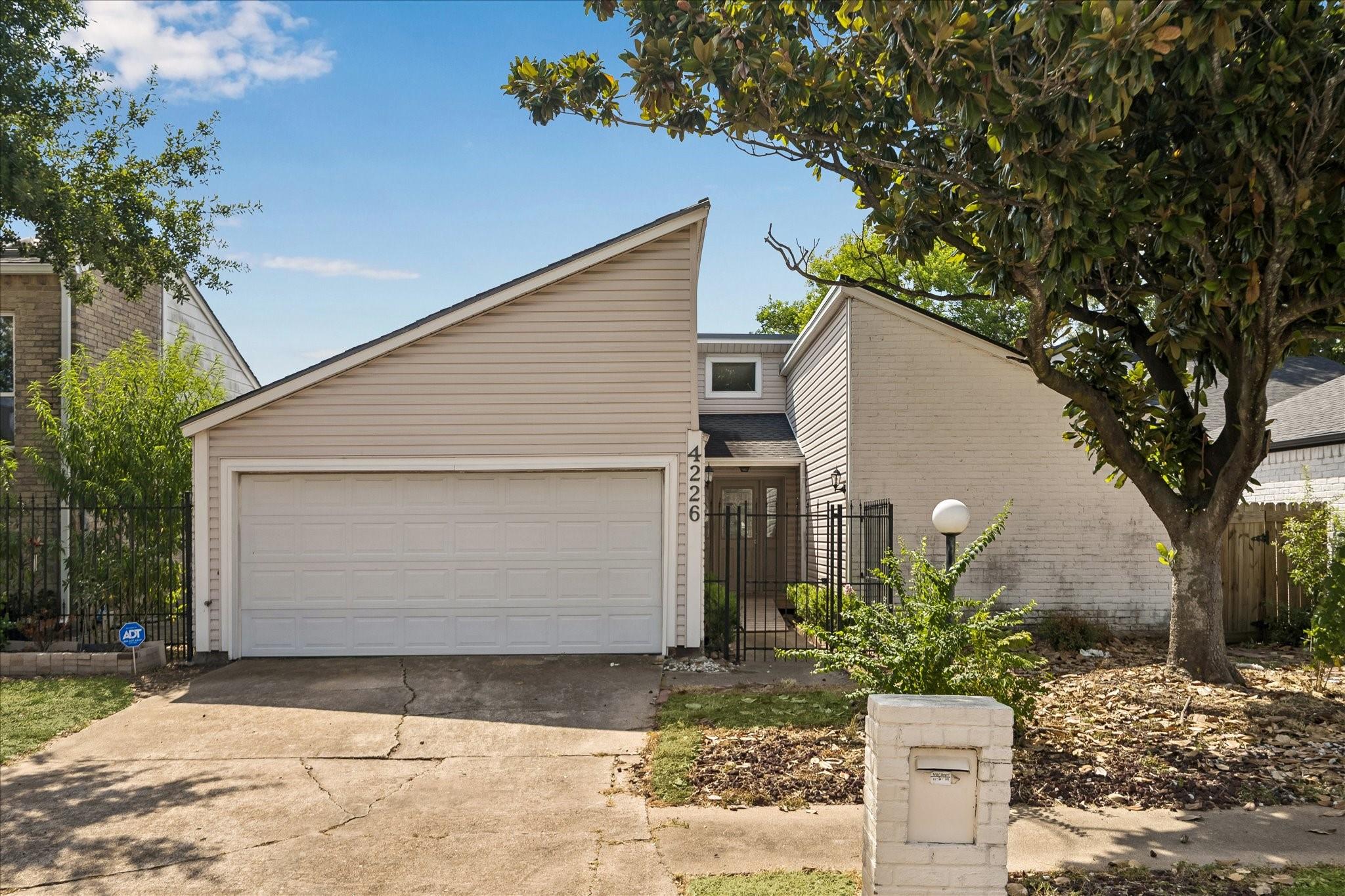 4226 Willow Beach Drive — photo
