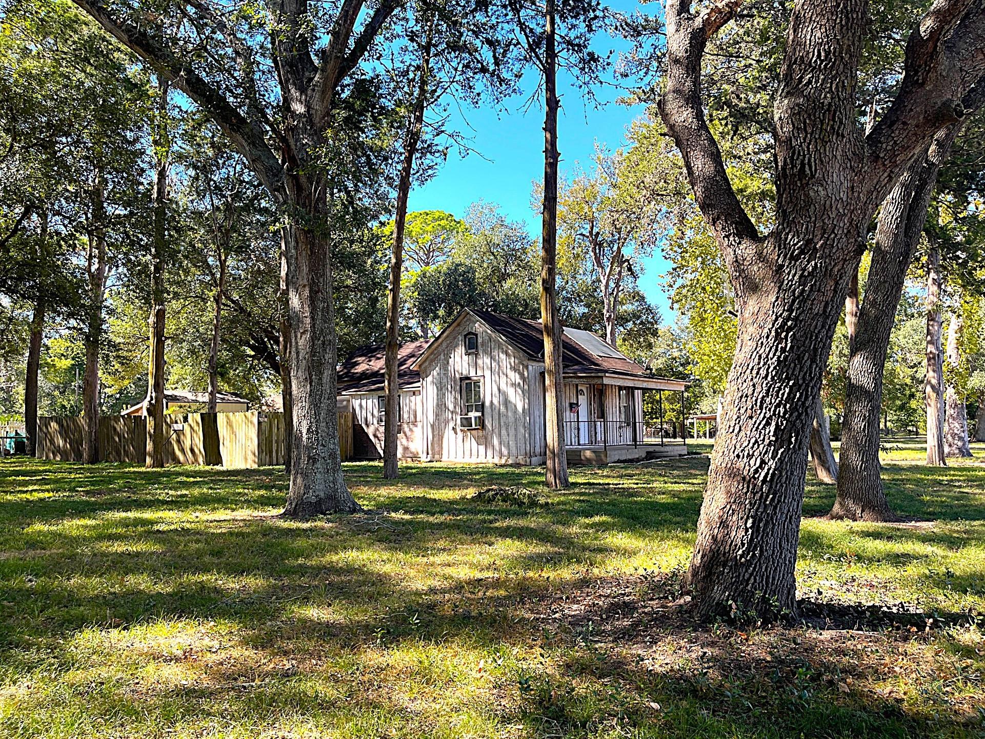 6211 Gresham Street, Wallis, TX 77485 — photo 3