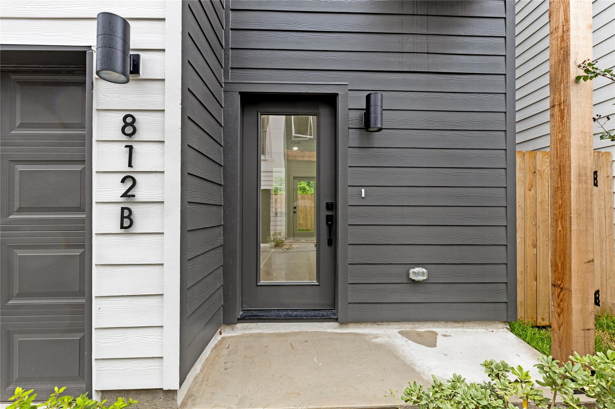 812 Elkhart Street #B — photo