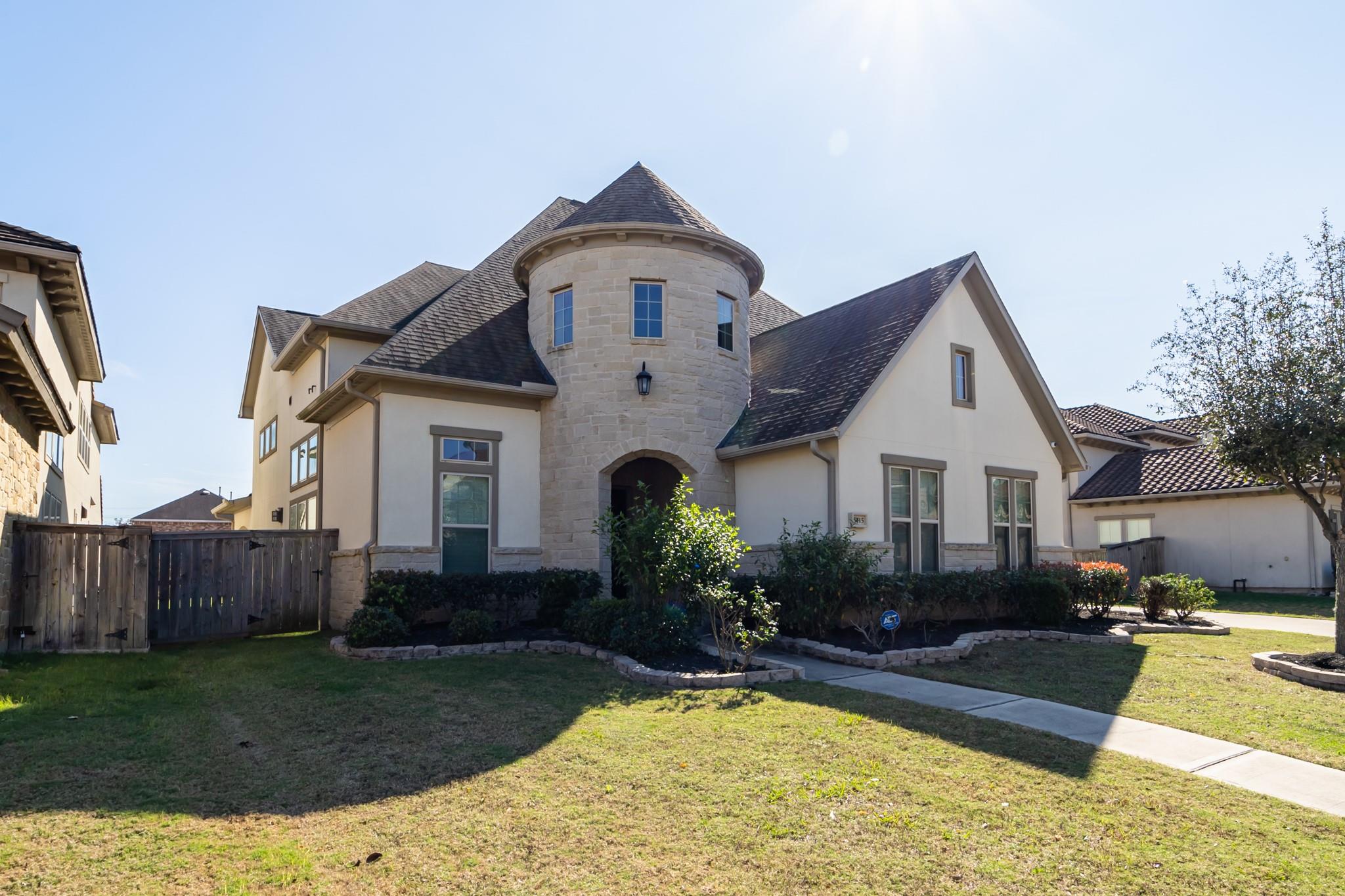5715 Mogo Creek Lane — photo