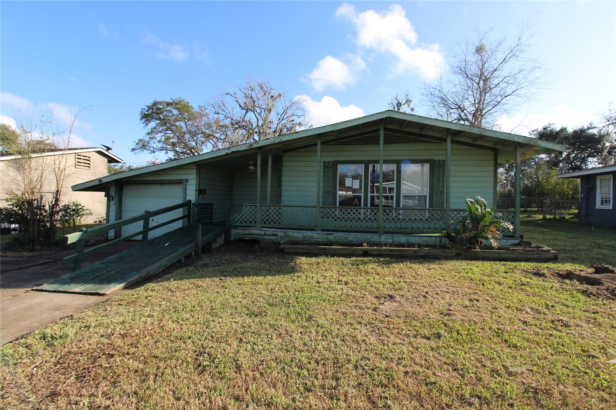 430 Winding Way Street — photo
