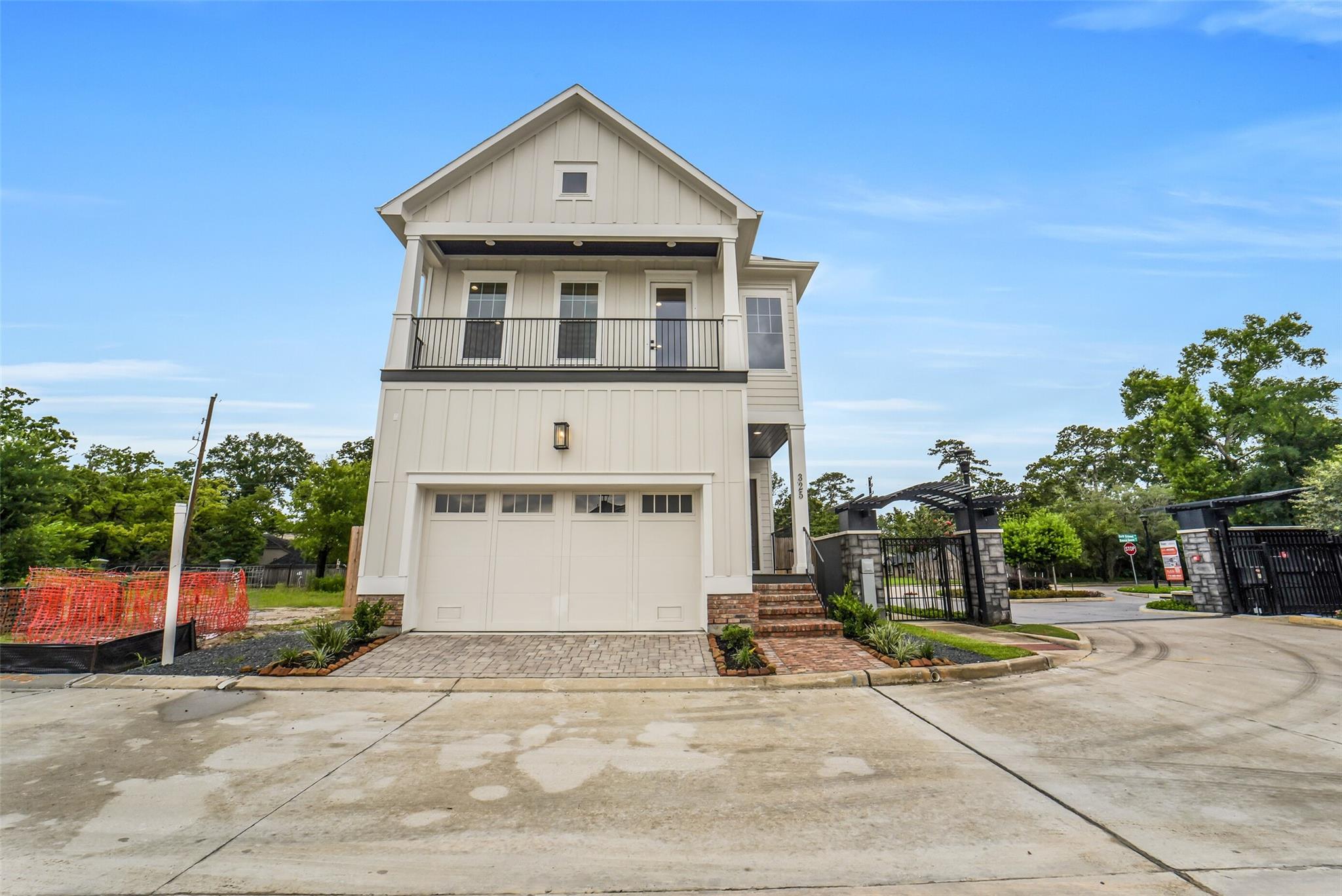 325 Forest Reserve Place — photo