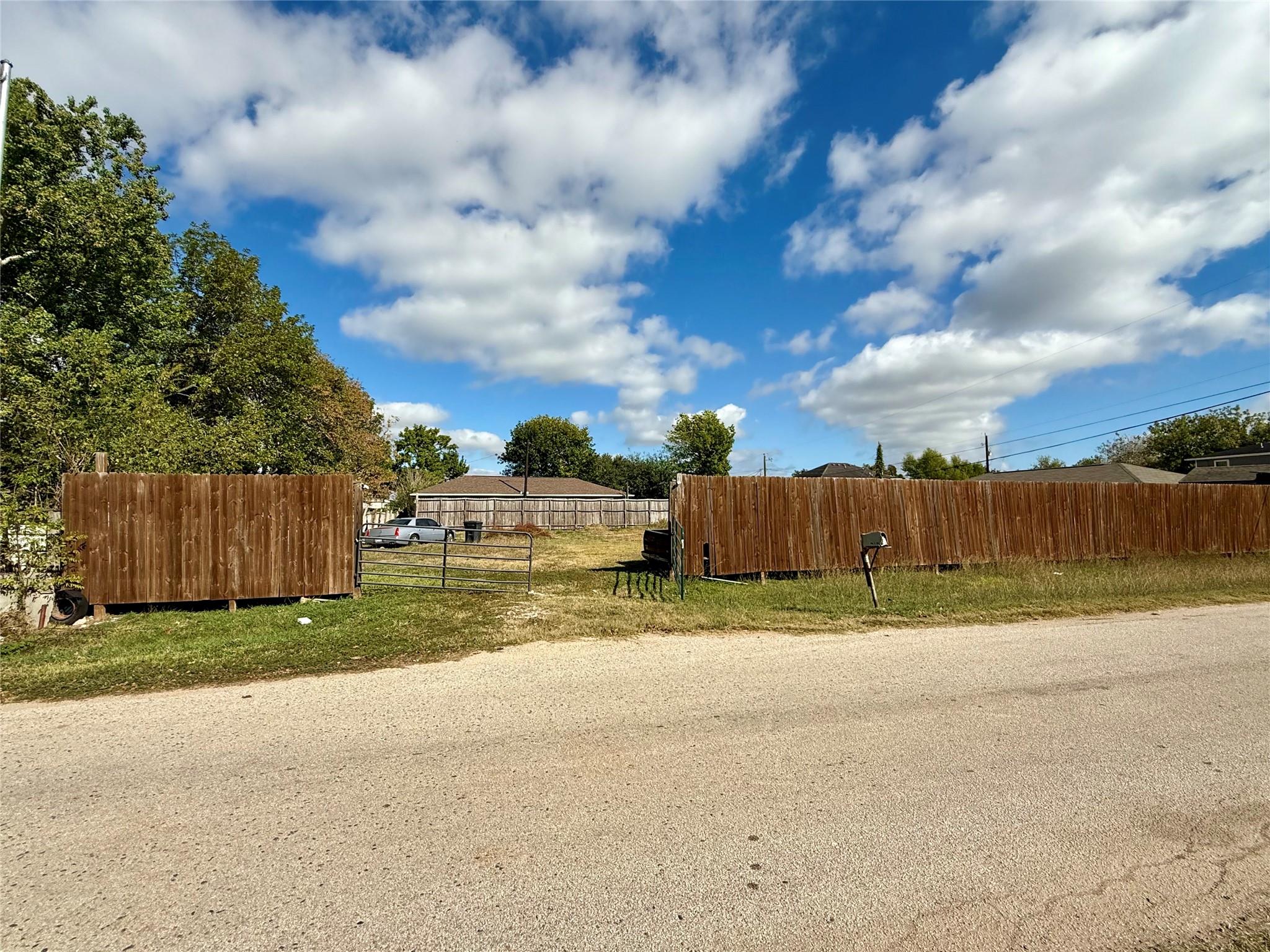 15322 Paul Road — photo