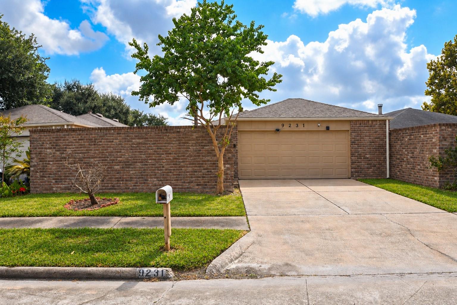 9231 Homeland Drive — photo