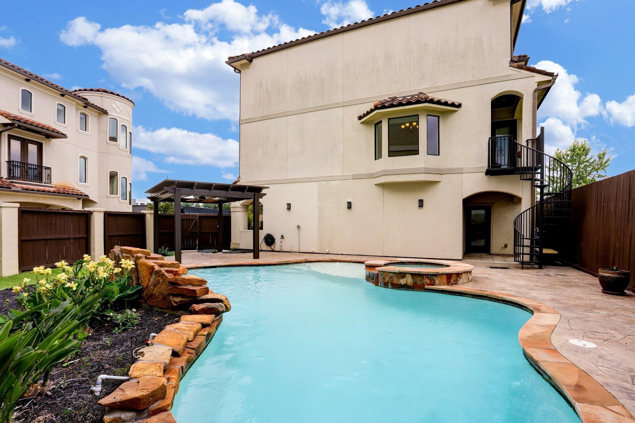 5526 Mcculloch Circle — photo