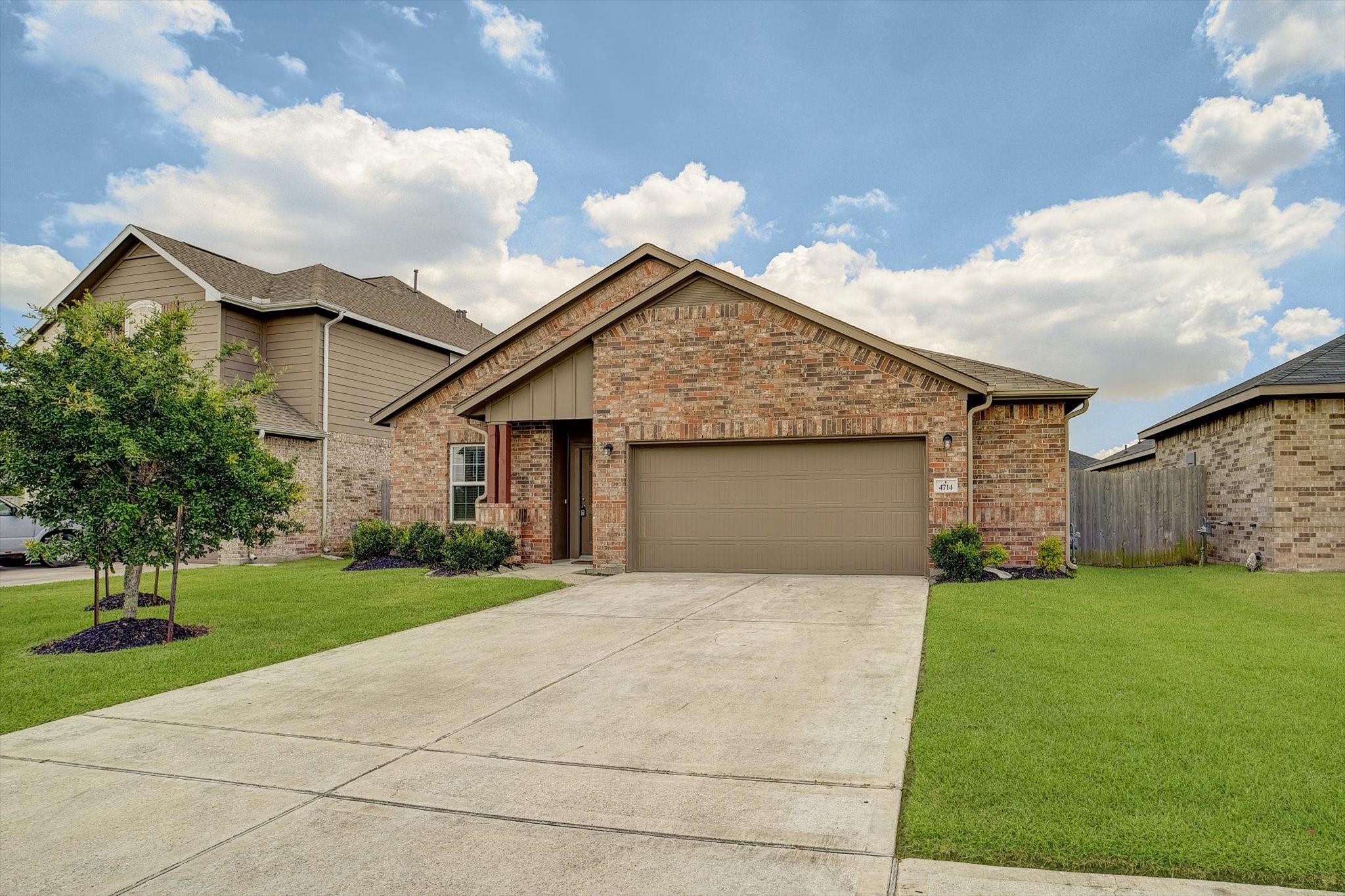 4714 Painted Bunting Lane — photo