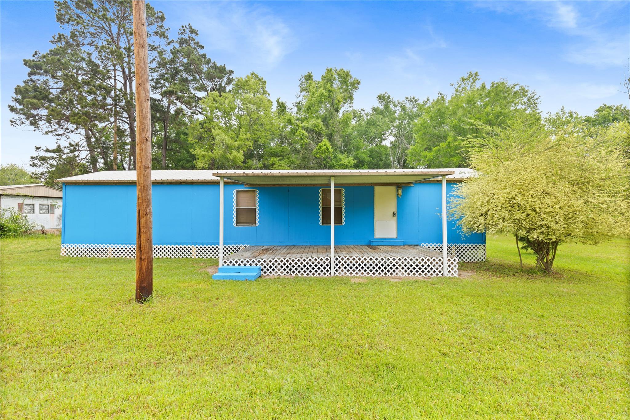 370 Lakeside Circle — photo