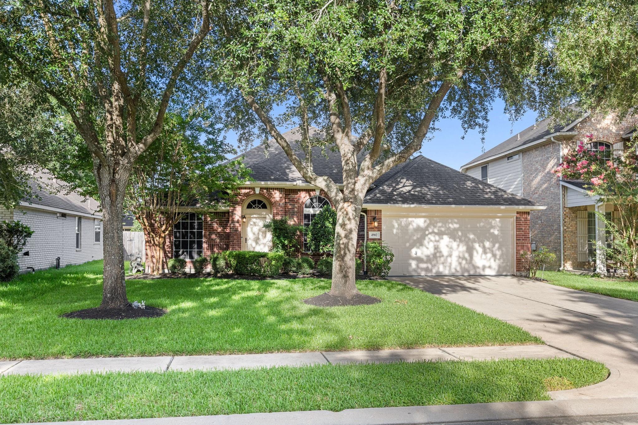 4902 Bonny Loch Lane — photo