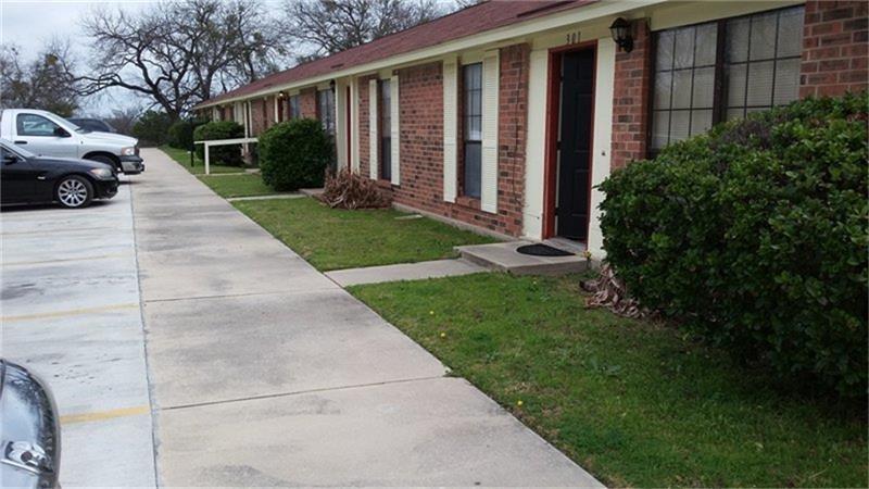 1311 Central Tx Expressway — photo