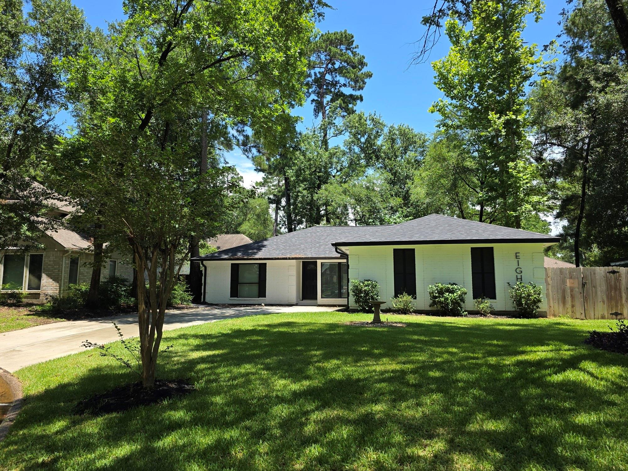 8 N Brook Pebble Court — photo