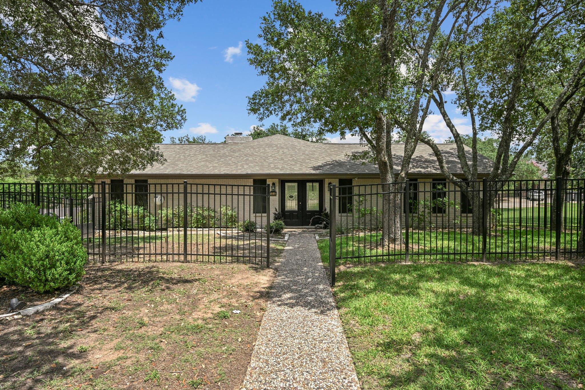 2504 Broadmoor Drive — photo