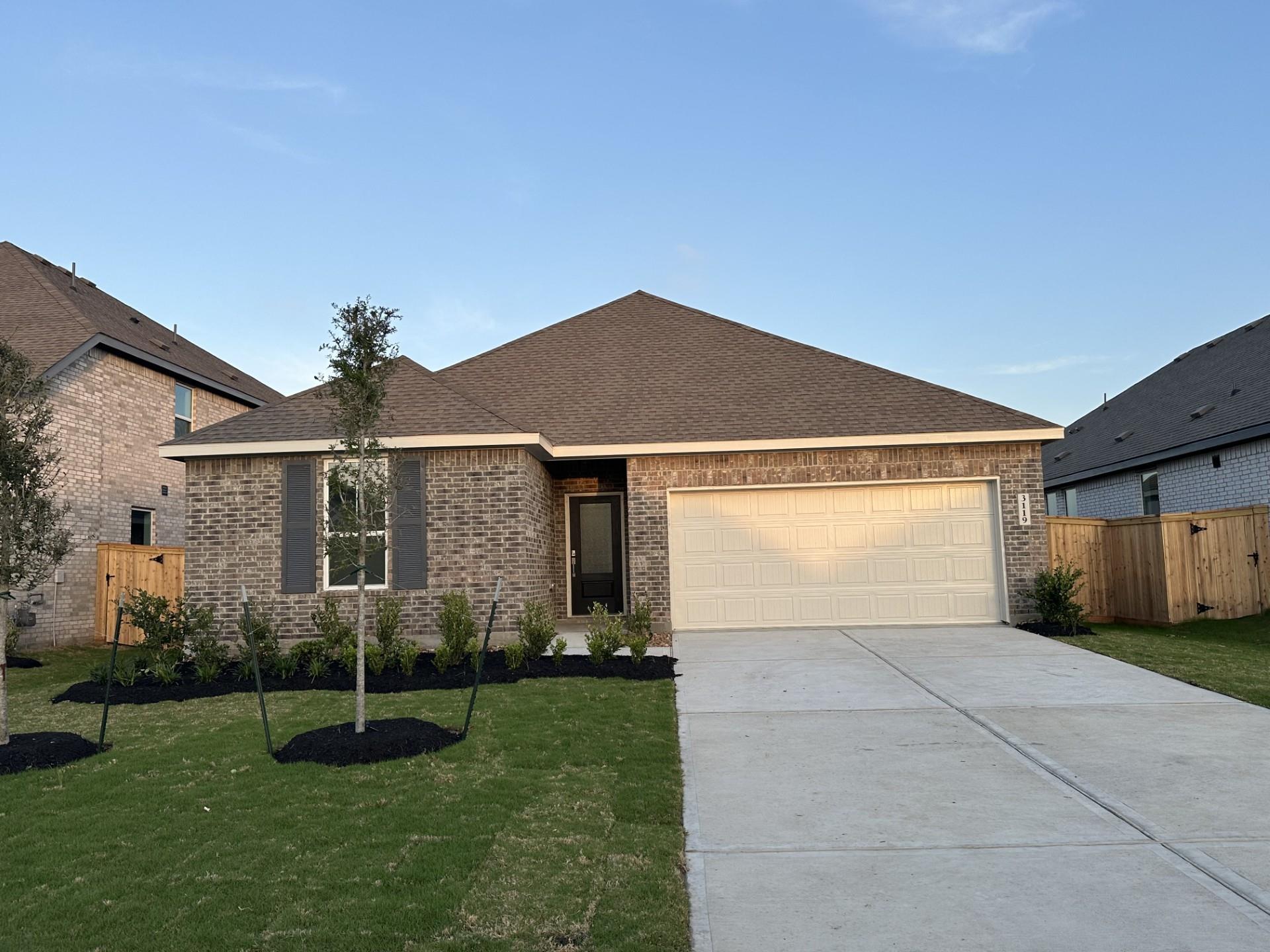 8035 Topaz Ridge Drive, Angleton, TX 77515