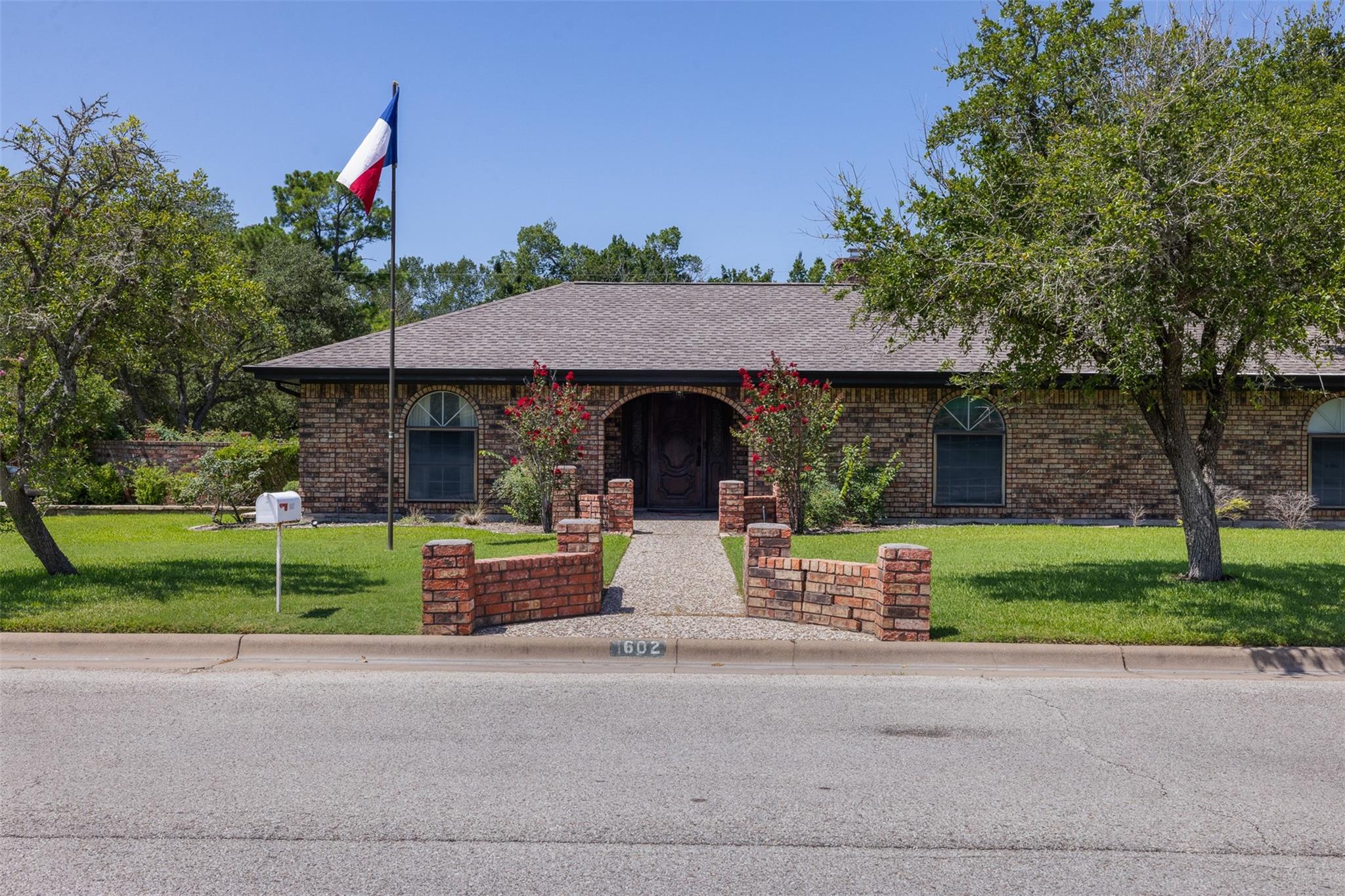 1602 Brook Hollow Drive — photo