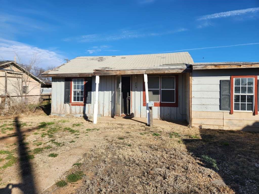 203 Pecan Street — photo