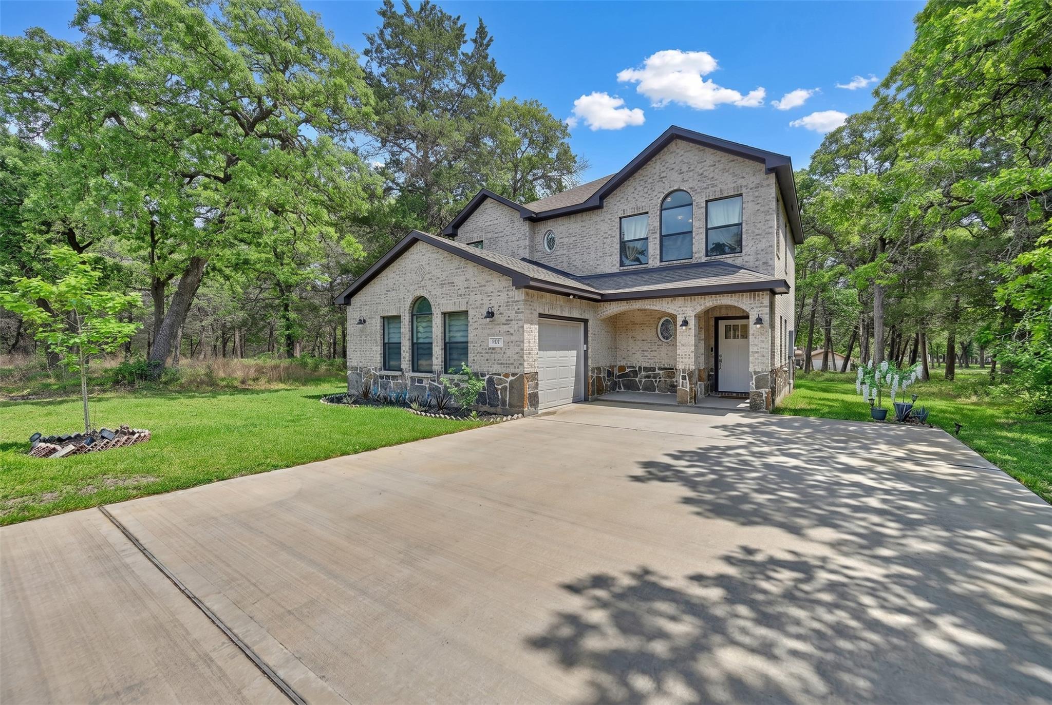 305 Pinehurst Drive — photo