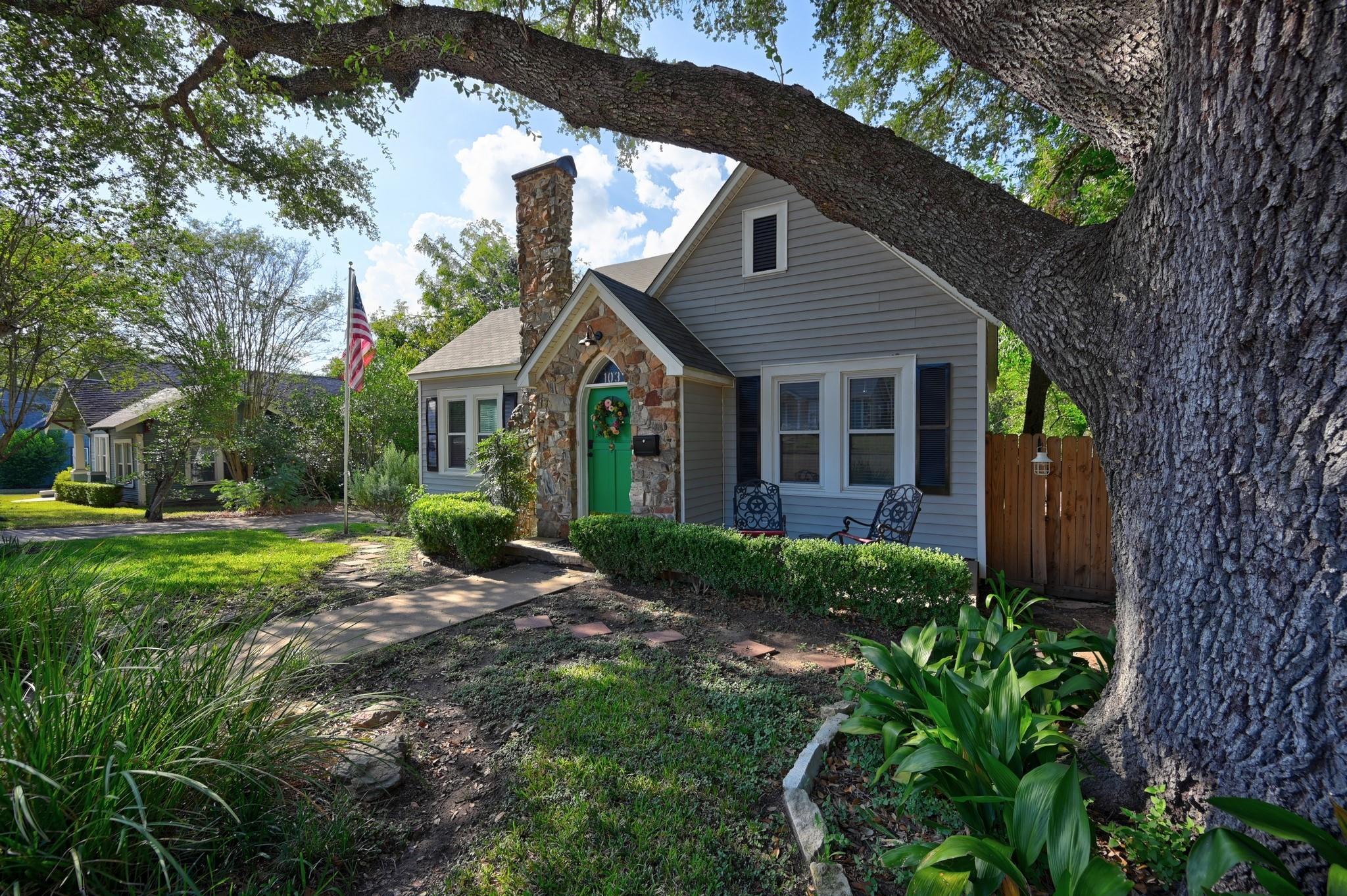 103 E Val Verde Street, Brenham, TX 77833 — photo 2