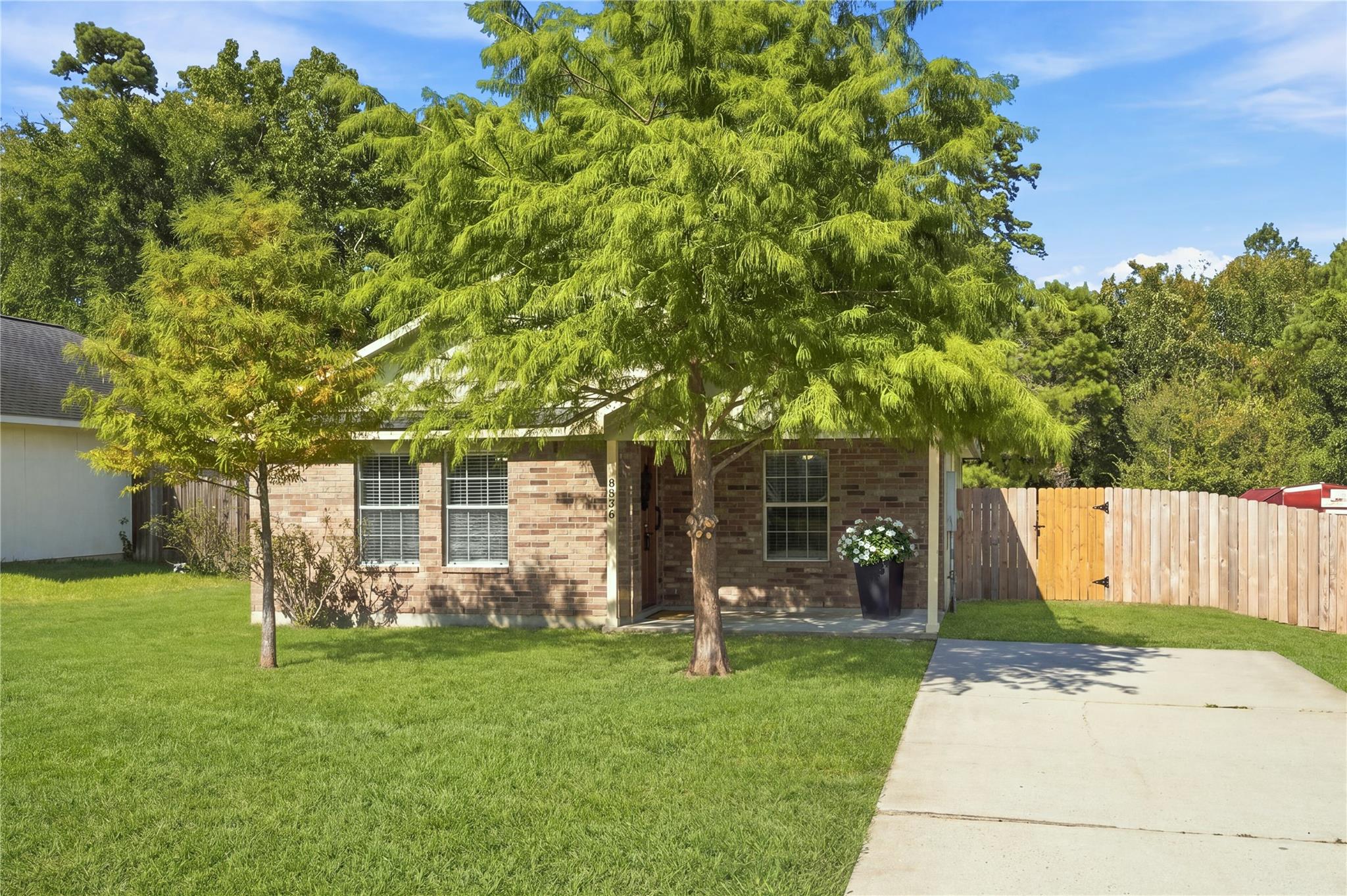 8836 E Buffalo Circle, Willis, TX 77378 — photo 2