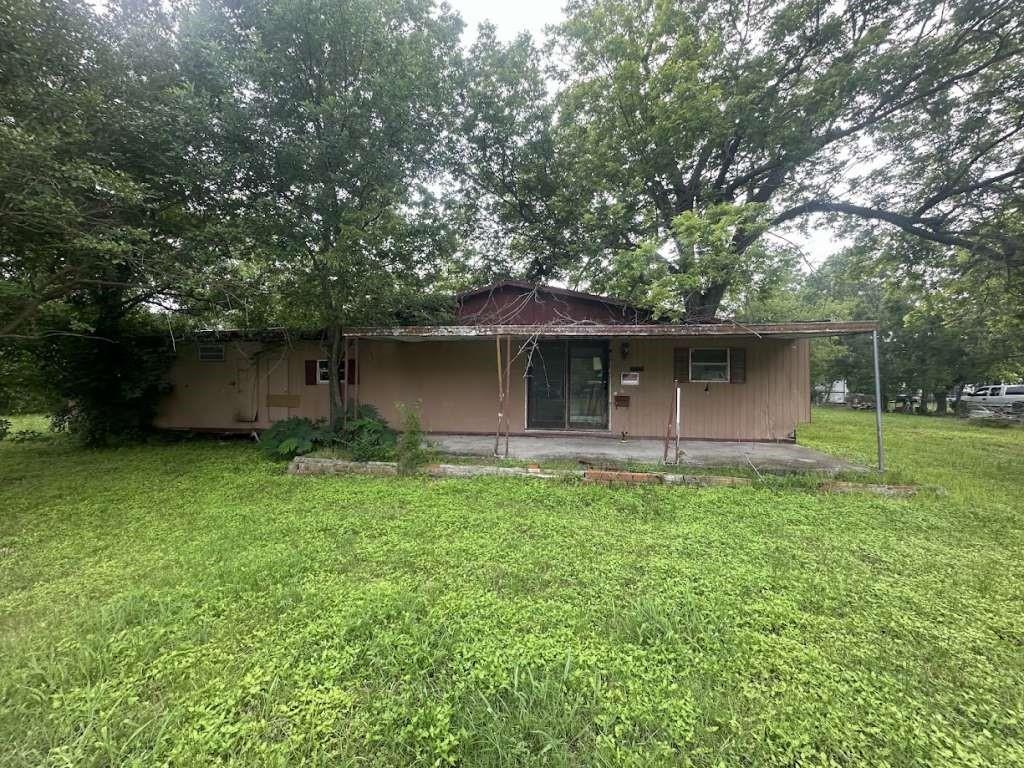 602 E Navasota Street — photo