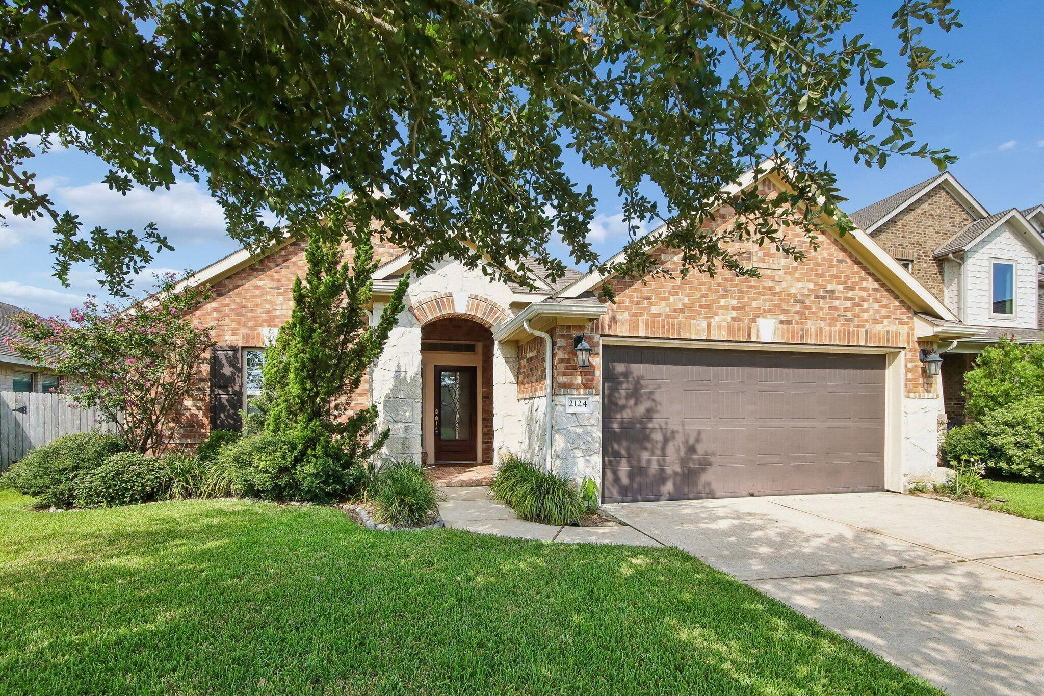 2124 Llerena Lane — photo