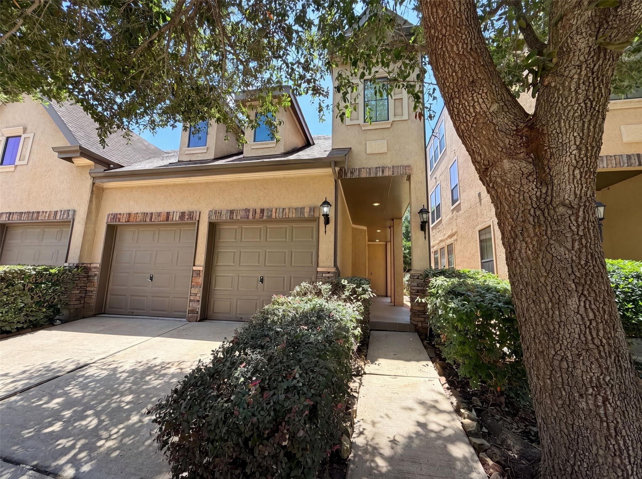 2942 Royal Oaks Crest — photo
