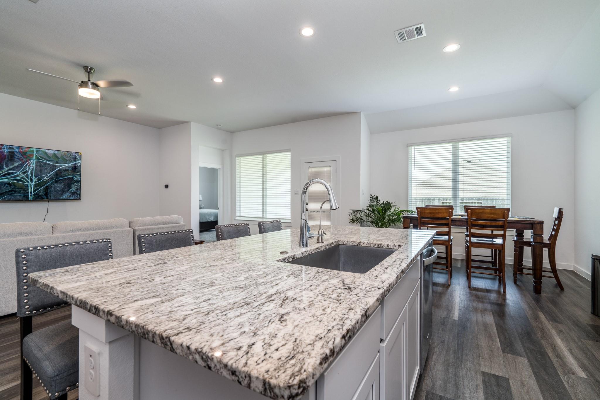 1565 Oakdale Crest Rd — photo