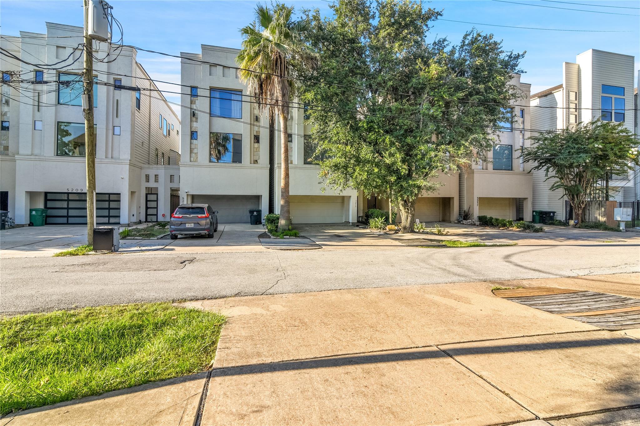 5213 Lillian Street — photo