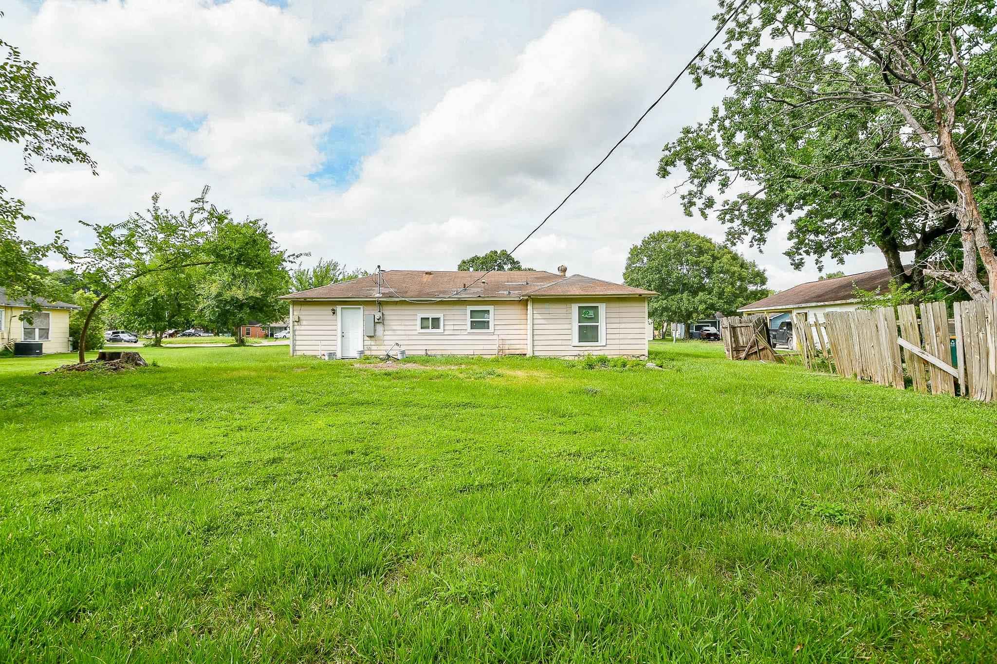 319 Rustic Drive, Pasadena, TX 77502 — photo 2